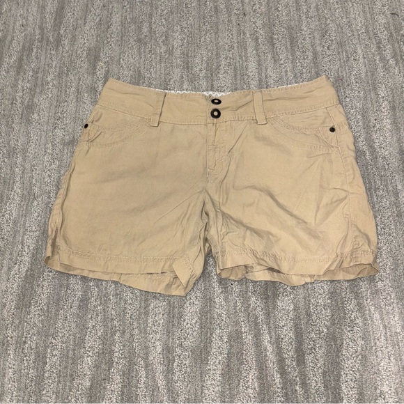 Athleta Women’s Khaki Cargo Shorts Sz 12 - Picture 1 of 4